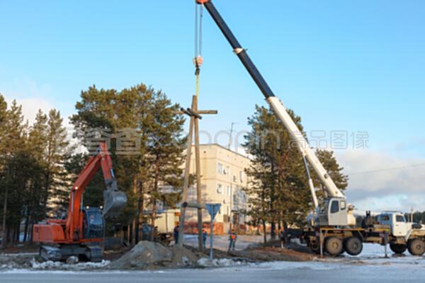 高效穩固，安全先行 特殊設備在電桿通訊設備安裝中的關鍵作用